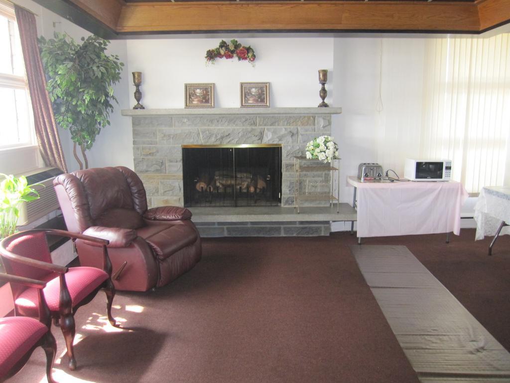 Vista Heights Inn Хенриета Екстериор снимка